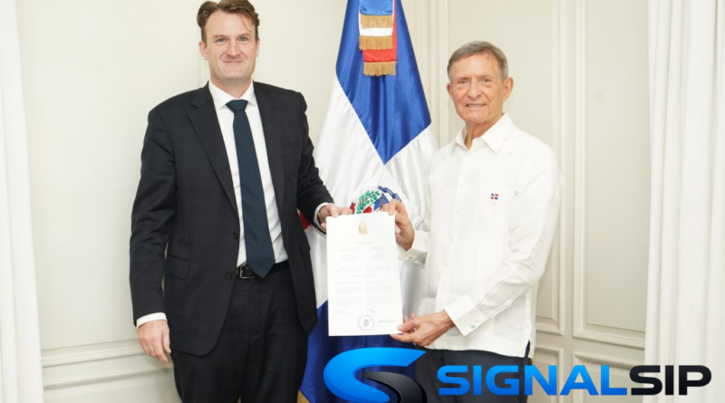 El Canciller Roberto Álvarez recibió copia de las cartas credenciales del nuevo embajador designado por Canadá.