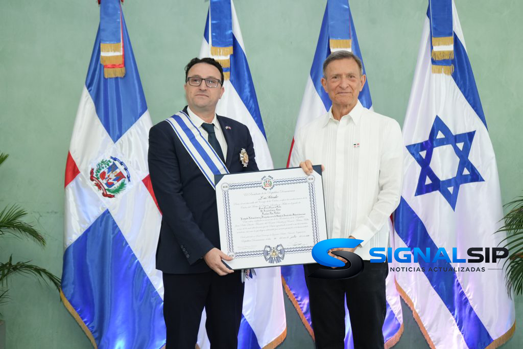 El canciller Roberto Álvarez entregó el galardón al embajador de Israel luego de cumplir su misión diplomática en el país.